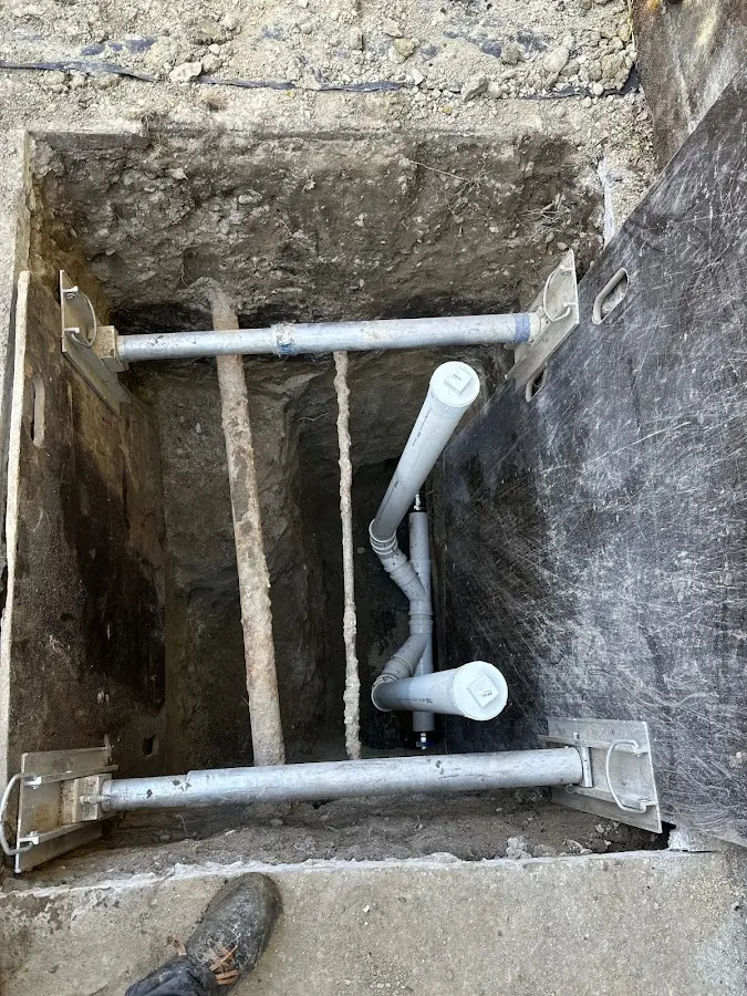 Experienced plumber completing Drain Cleaning work in Valle Vista